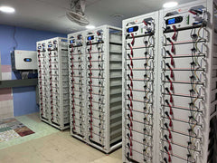 Installation et mise en service d’un système de batteries haute tension (HV) pour le solaire